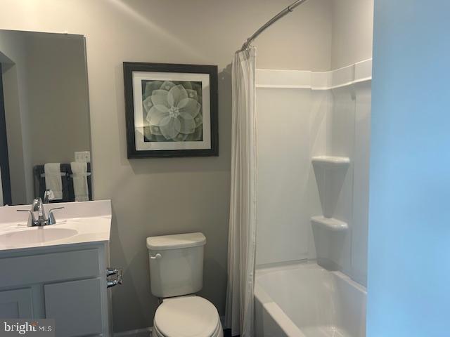2562 Laurel Pk Drive Culpeper, VA 22701 - Photo 19 of 23 a bathroom with a toilet a sink and mirror