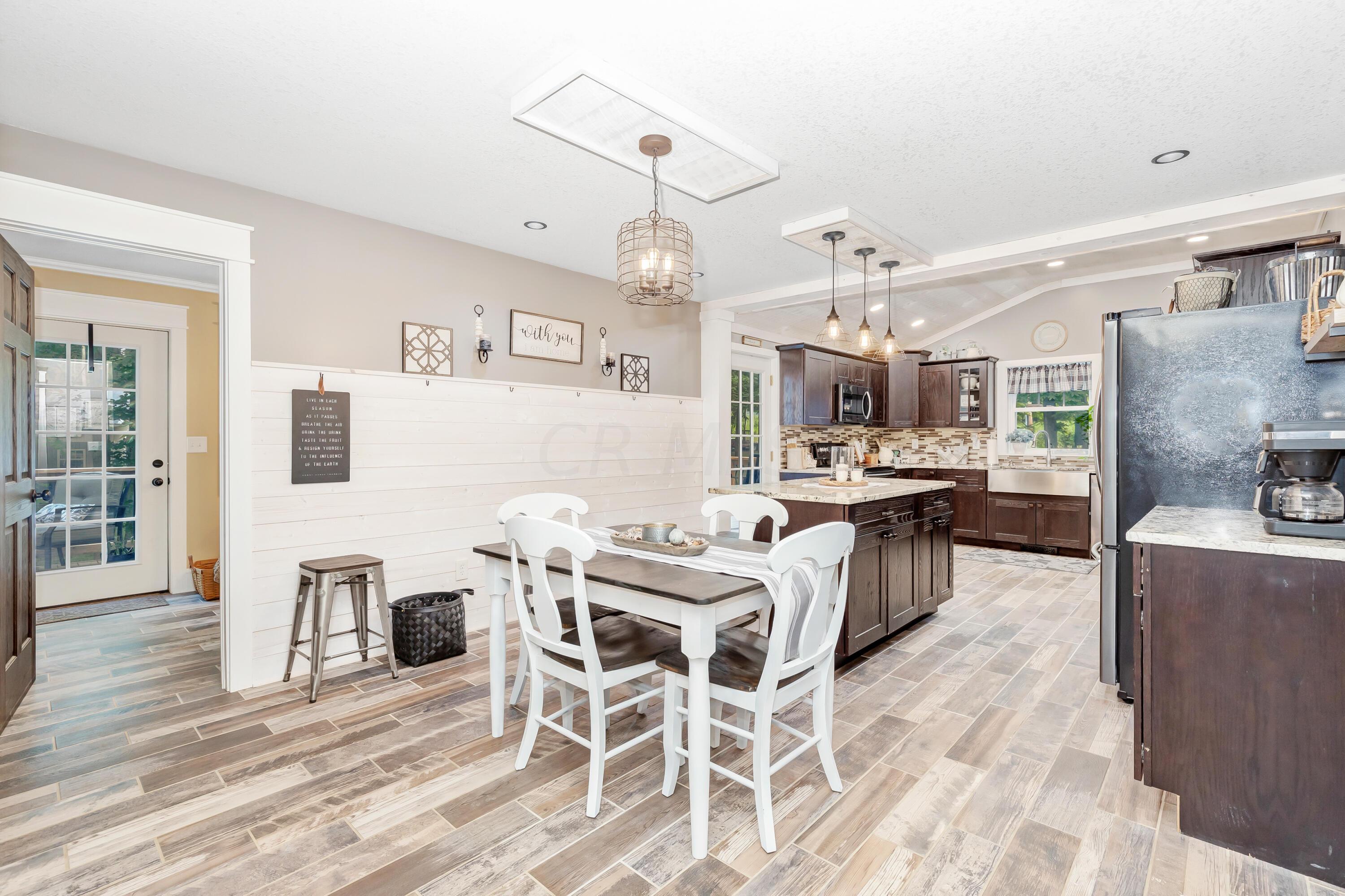 5173 Pleasant Chapel Road Southeast Newark, OH 43056 - Photo 16 of 118 14-Dining