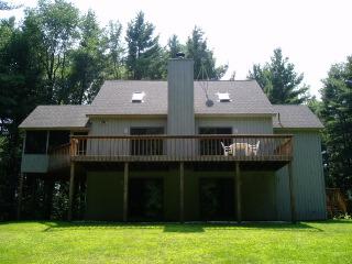 a view of a house with a backyard
