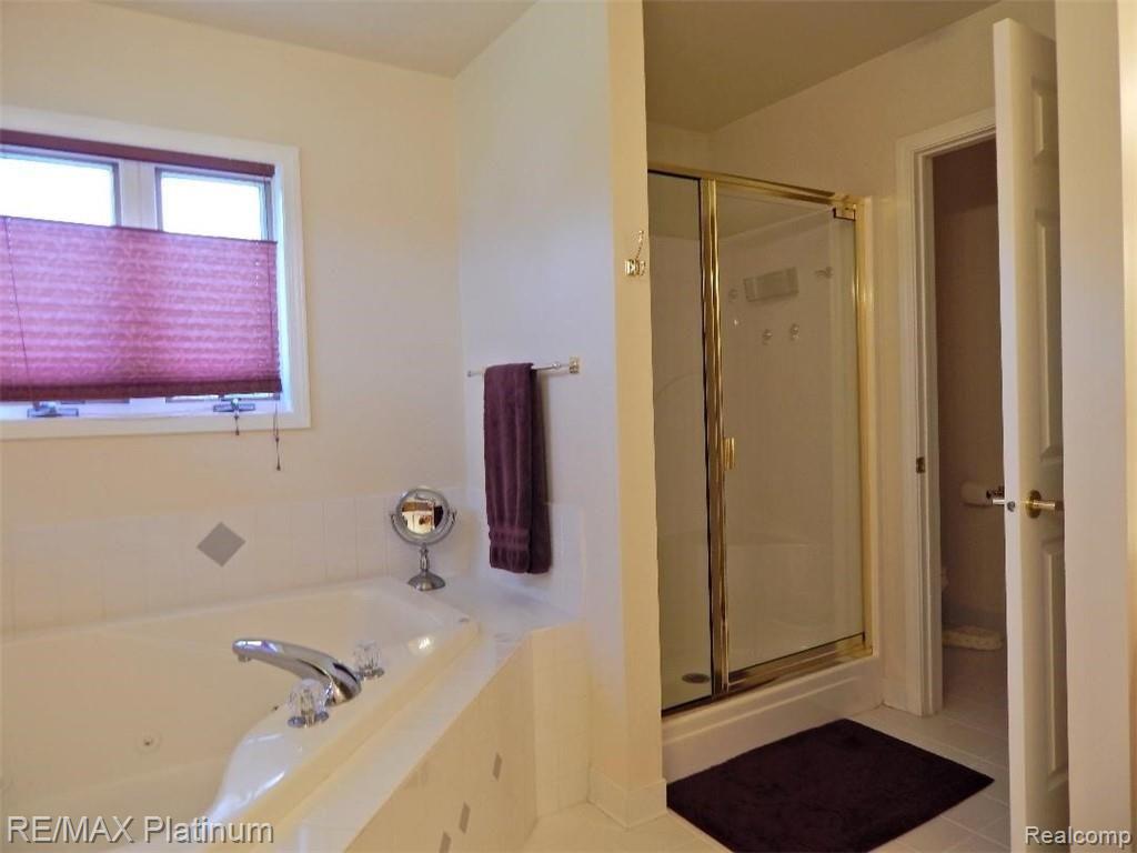 2434 Sundance Ridge Howell, MI 48843 - Photo 17 of 24 112.jpg