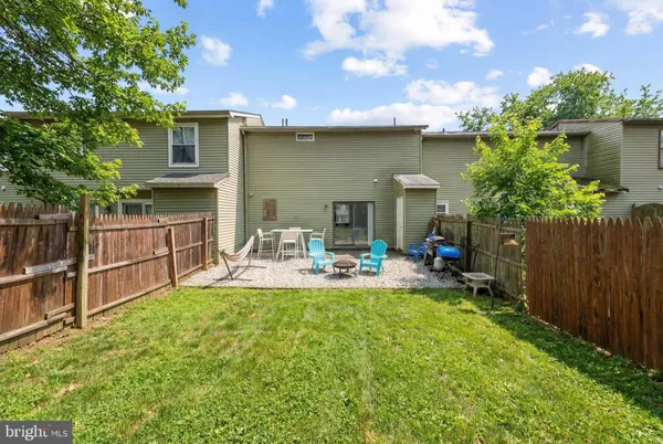 a view of a house with backyard and sitting area