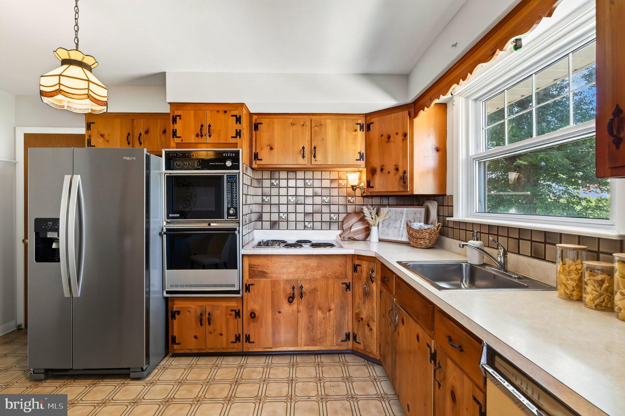 505 Vernon Road Springfield, PA 19064 - Photo 7 of 36 Gallery Image 7