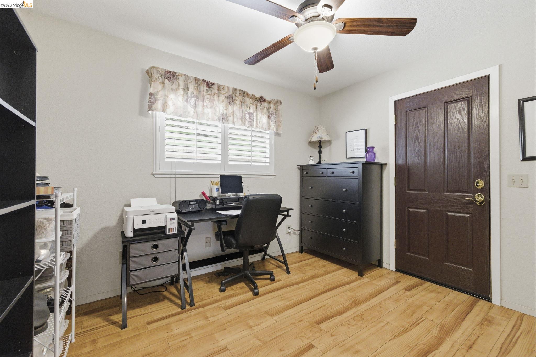 21955 Fallview Drive Sonora, CA 95370 - Photo 19 of 32 a workspace with furniture window and wooden floor