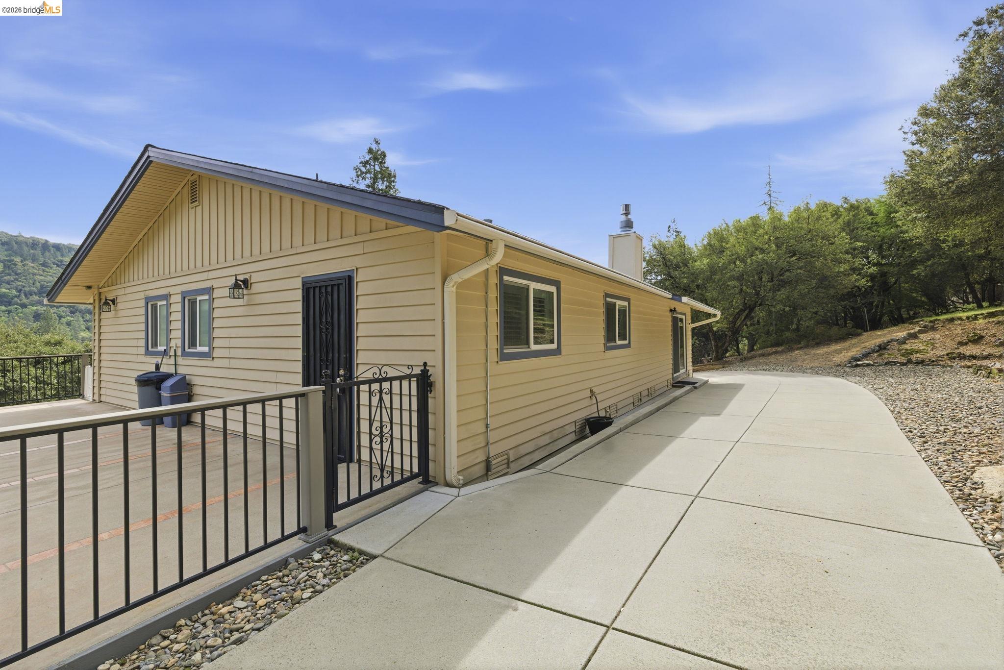 21955 Fallview Drive Sonora, CA 95370 - Photo 21 of 32 a view of a house with a roof deck