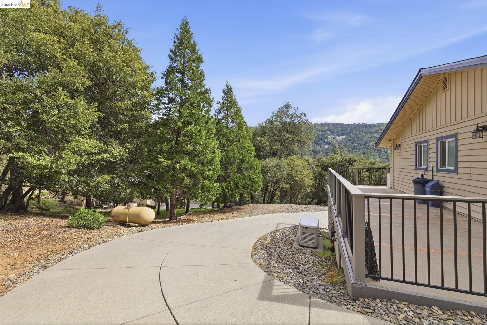 21955 Fallview Drive Sonora, CA 95370 - Photo 22 of 32 a view of a patio in backyard
