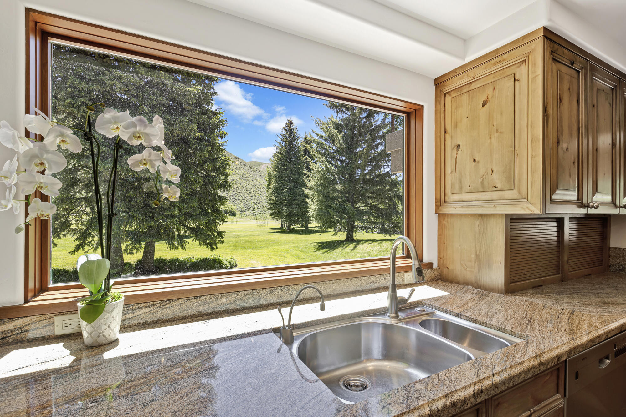 512 Fairway Road Sun Valley, ID 83353 - Photo 11 of 28 Kitchen Views