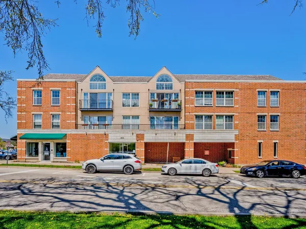 $3,800 | 1800 Dewes Street, Unit 305, Glenview, IL 60025