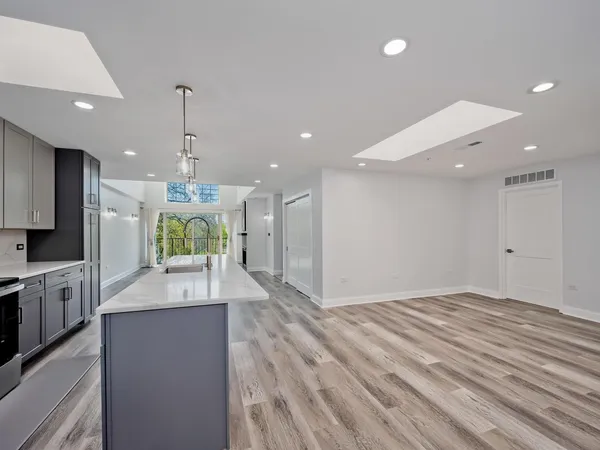 $3,800 | 1800 Dewes Street, Unit 305, Glenview, IL 60025
