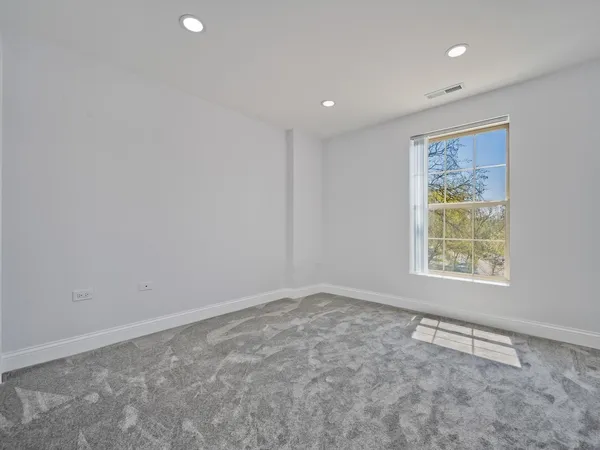 $3,800 | 1800 Dewes Street, Unit 305, Glenview, IL 60025