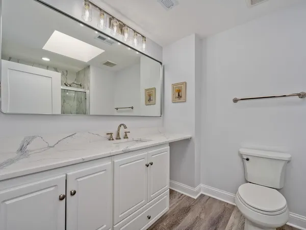 $3,800 | 1800 Dewes Street, Unit 305, Glenview, IL 60025