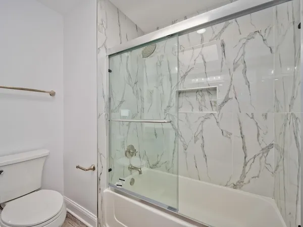 $3,800 | 1800 Dewes Street, Unit 305, Glenview, IL 60025