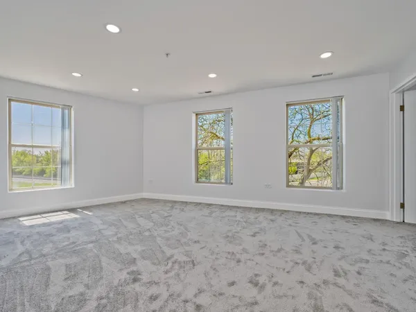 $3,800 | 1800 Dewes Street, Unit 305, Glenview, IL 60025