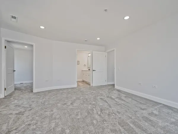 $3,800 | 1800 Dewes Street, Unit 305, Glenview, IL 60025