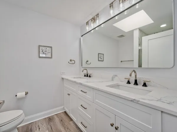 $3,800 | 1800 Dewes Street, Unit 305, Glenview, IL 60025