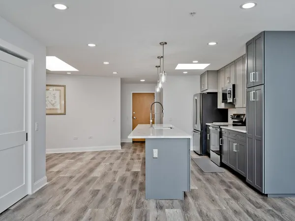 $3,800 | 1800 Dewes Street, Unit 305, Glenview, IL 60025