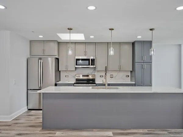 $3,800 | 1800 Dewes Street, Unit 305, Glenview, IL 60025
