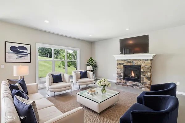 $729,900 | 204 Westmorland Drive, Mount Horeb, WI 53572