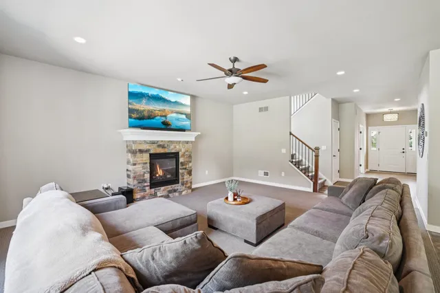 $729,900 | 204 Westmorland Drive, Mount Horeb, WI 53572