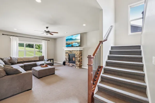 $729,900 | 204 Westmorland Drive, Mount Horeb, WI 53572
