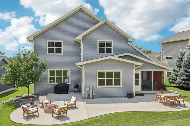 $729,900 | 204 Westmorland Drive, Mount Horeb, WI 53572