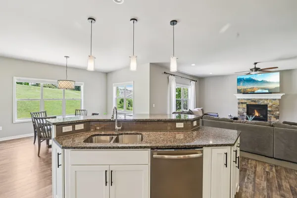 $729,900 | 204 Westmorland Drive, Mount Horeb, WI 53572