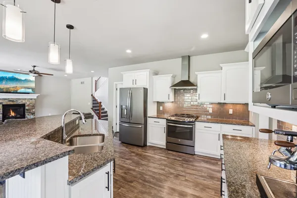 $729,900 | 204 Westmorland Drive, Mount Horeb, WI 53572