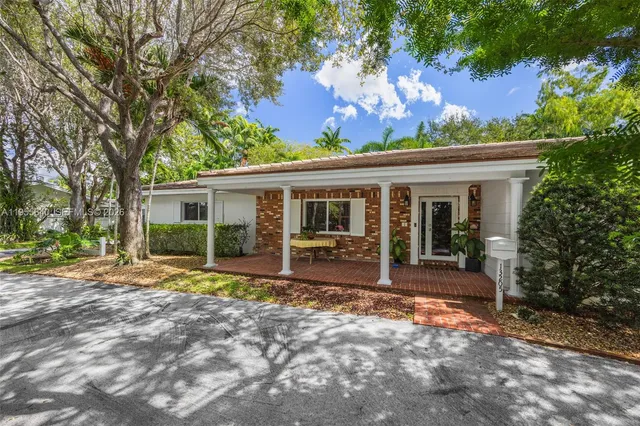 $1,500,000 | 13205 Southwest 71st Avenue, Pinecrest, FL 33156