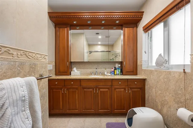 $1,500,000 | 13205 Southwest 71st Avenue, Pinecrest, FL 33156