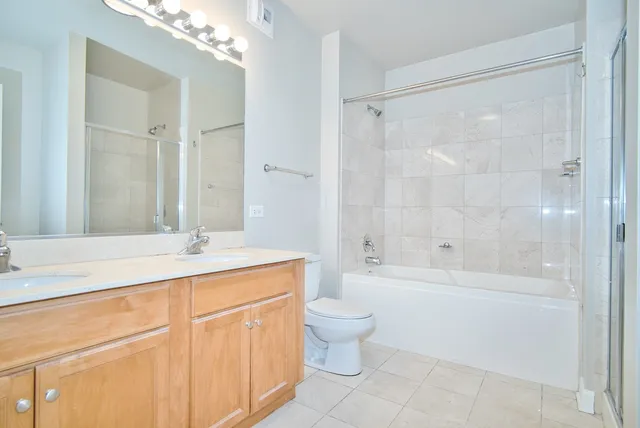 $3,250 | 450 East Waterside Drive, Unit 403, Chicago, IL 60601