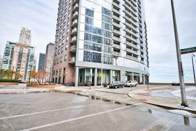 $3,250 | 450 East Waterside Drive, Unit 403, Chicago, IL 60601