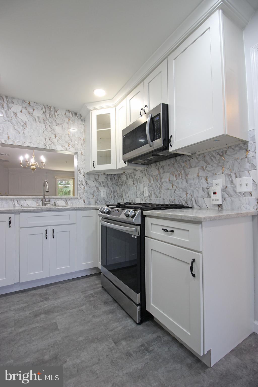 21783 Baldwin Square Sterling, VA 20164 - Photo 3 of 30