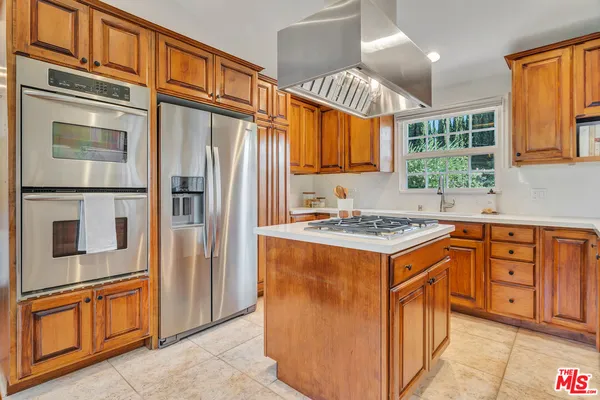 $1,669,000 | 6001 Oakdale Avenue, Woodland Hills, CA 91367