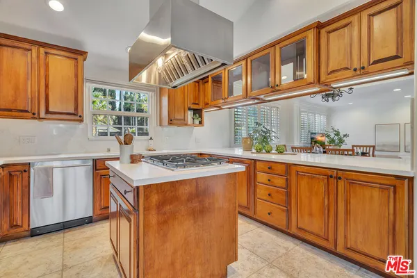 $1,669,000 | 6001 Oakdale Avenue, Woodland Hills, CA 91367