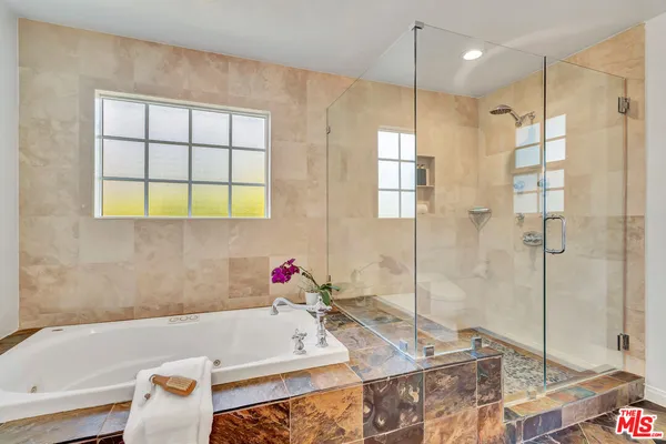 $1,669,000 | 6001 Oakdale Avenue, Woodland Hills, CA 91367