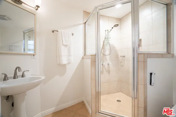 $1,669,000 | 6001 Oakdale Avenue, Woodland Hills, CA 91367