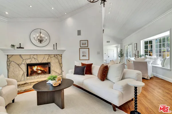 $1,669,000 | 6001 Oakdale Avenue, Woodland Hills, CA 91367
