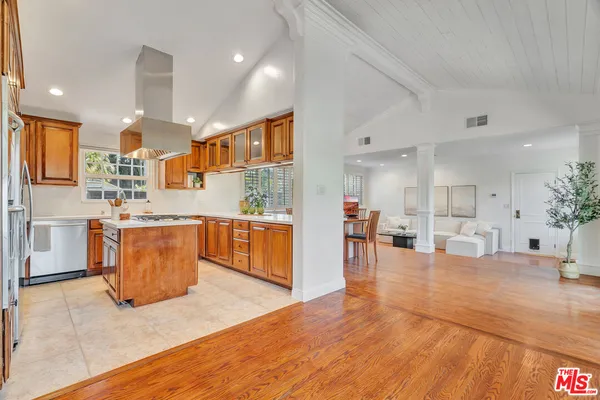 $1,669,000 | 6001 Oakdale Avenue, Woodland Hills, CA 91367