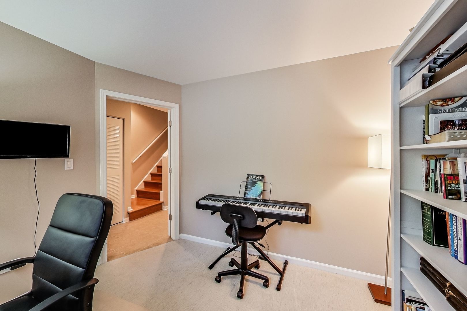 640 West Oak Street Chicago, IL 60610 - Photo 9 of 43 a view of a workspace with furniture and a window