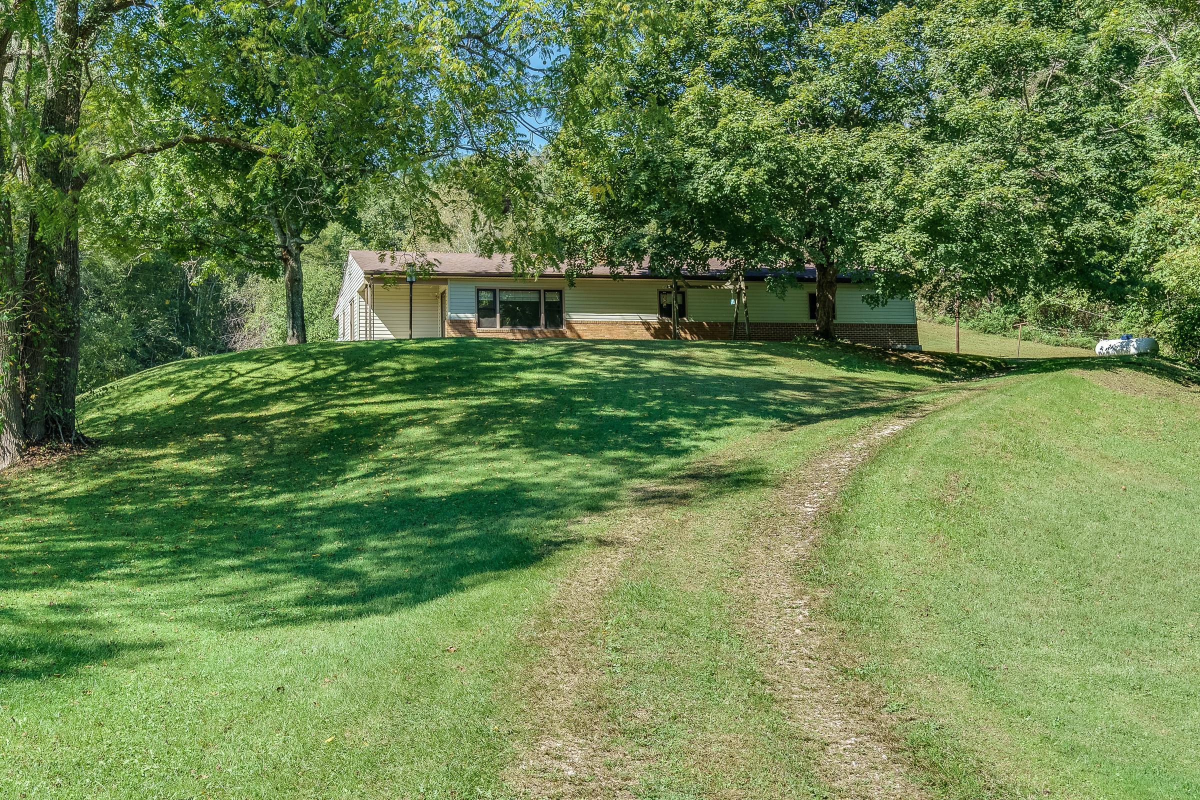 9947 Larimer Road Logan, OH 43138 - Photo 4 of 57