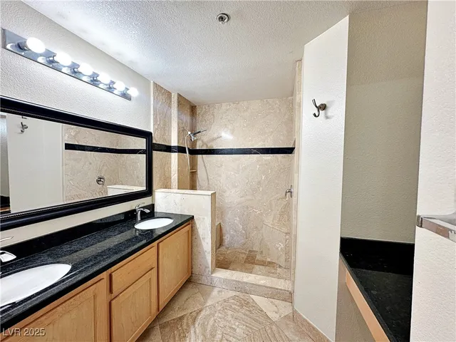 $1,490 | 71 East Agate Avenue, Unit 208, Las Vegas, NV 89123