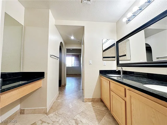 $1,490 | 71 East Agate Avenue, Unit 208, Las Vegas, NV 89123