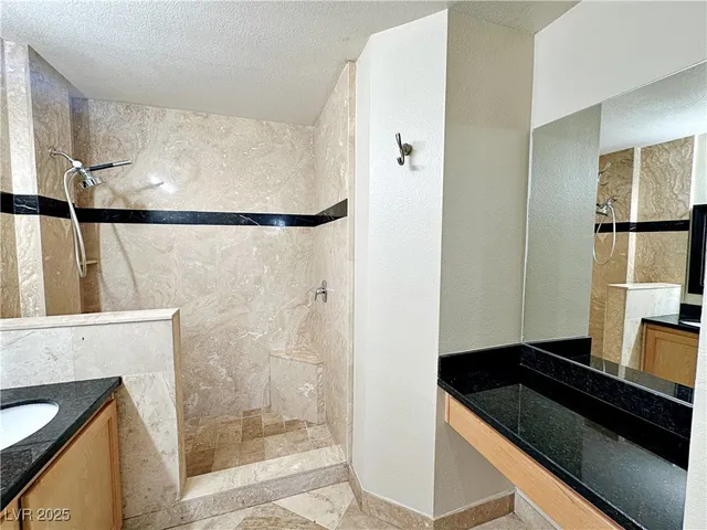 $1,490 | 71 East Agate Avenue, Unit 208, Las Vegas, NV 89123