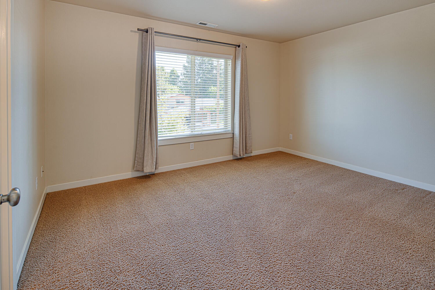 62006 Dantili Road Bend, OR 97701 - Photo 14 of 26 Upstairs master suite