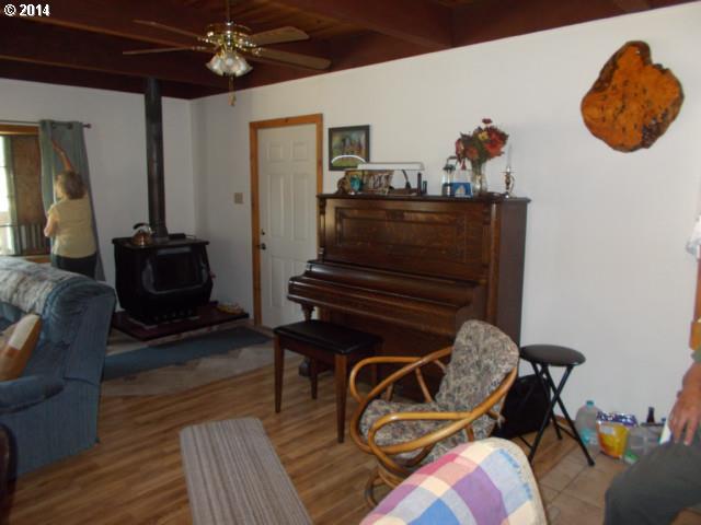 267 South Fairway Road Wamic, OR 97063 - Photo 4 of 10 Gallery Image 4