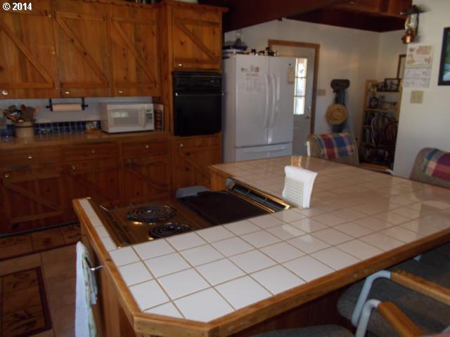 267 South Fairway Road Wamic, OR 97063 - Photo 6 of 10 Gallery Image 6
