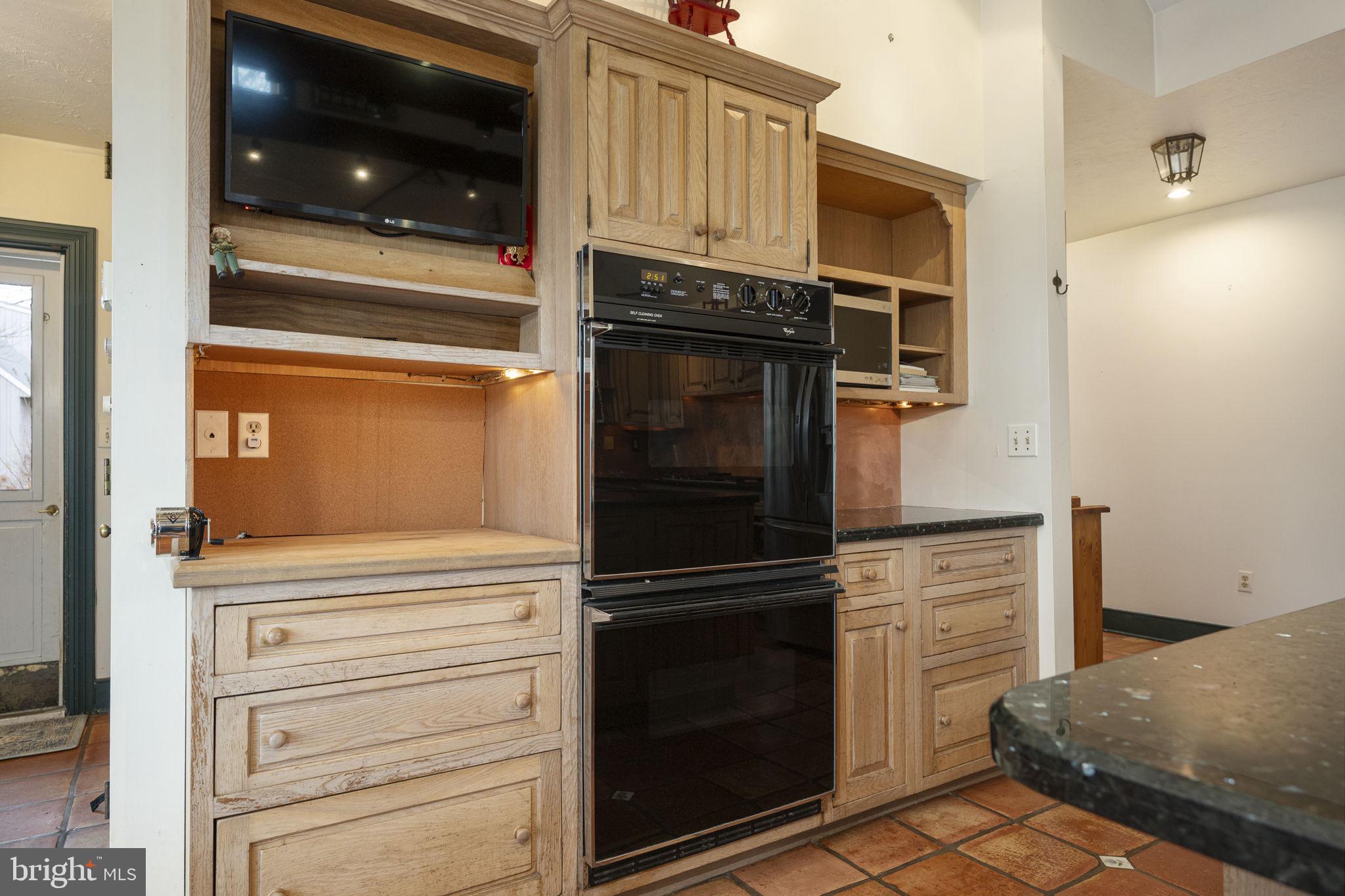 371 Old Tulpehocken Road Birdsboro, PA 19508 - Photo 22 of 99 Double Oven