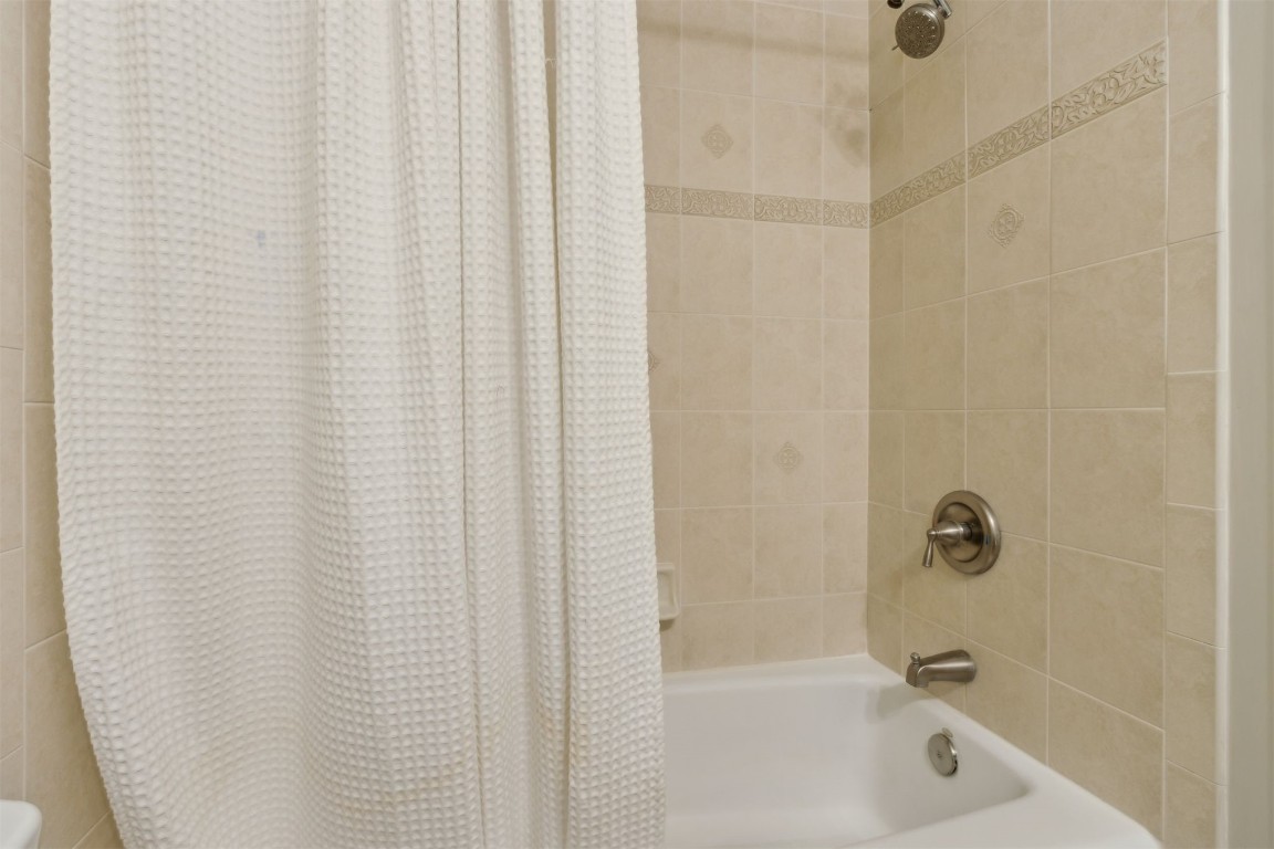 3304 Sea Marsh Road Fernandina Beach, FL 32034 - Photo 15 of 43 a bathroom with a bathtub