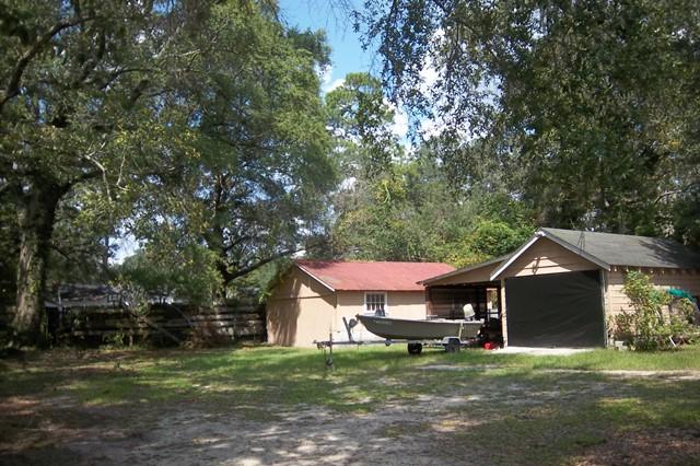 115 Howell Street Walterboro, SC 29488 - Photo 19 of 22 Garage, Workshop and lean-to