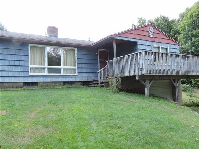 a view of a house with a backyard