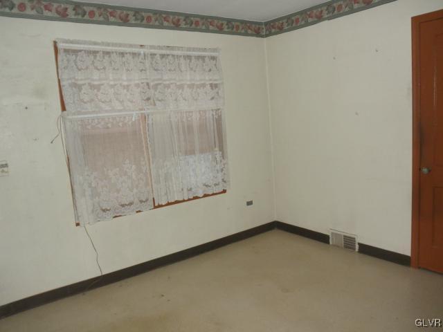 728 Public Road Bethlehem, PA 18015 - Photo 8 of 16 Eat-in kitchen -- area for table and chairs...pant